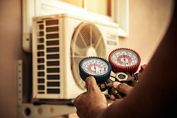 Professional Hvac technician working in Valley View, OH